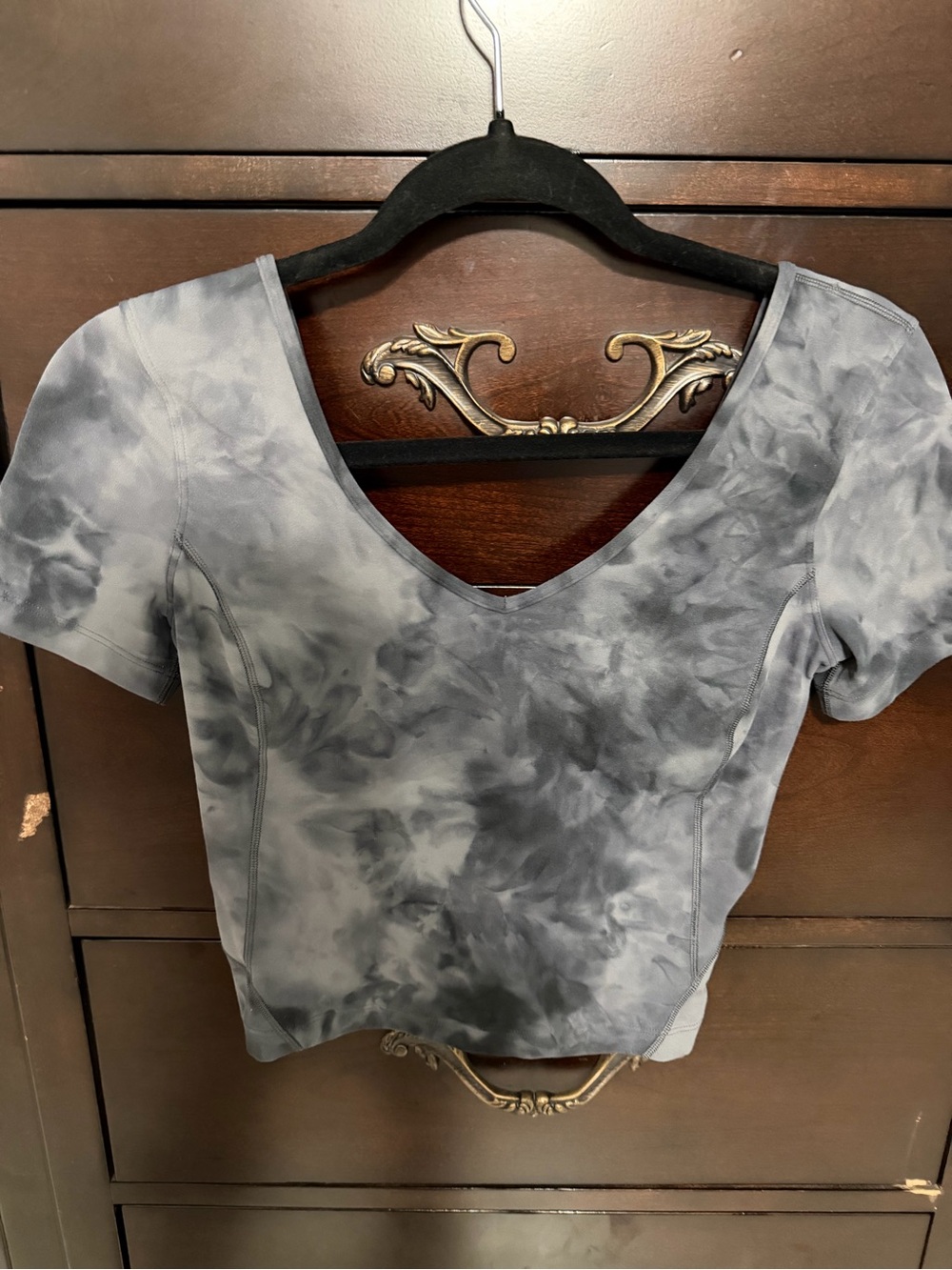 lululemon athletica Gray Tie-Dye V-Neck Crop Top